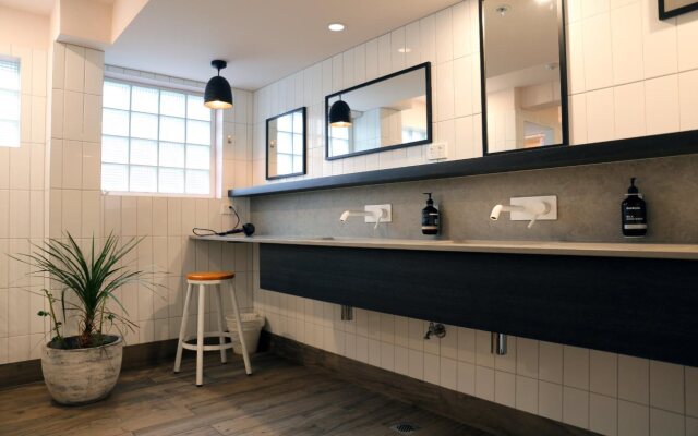 Stoke Beach House - Hostel