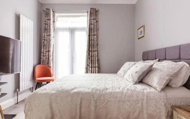 North Central London House/ Sleeps8/garden/wifi