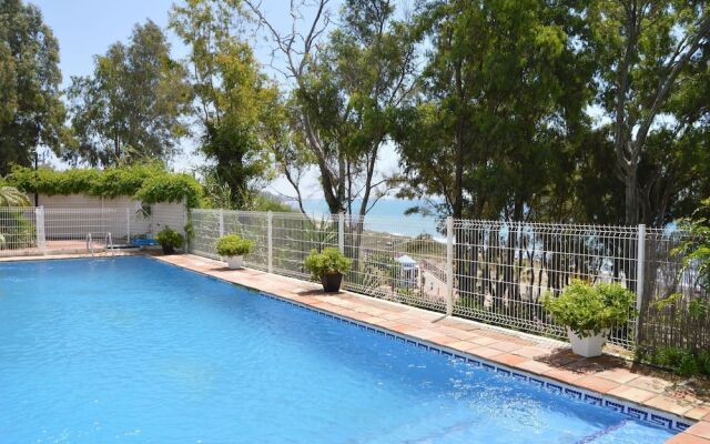 Beachfront villa protected private pool 4 bedrooms Marbella