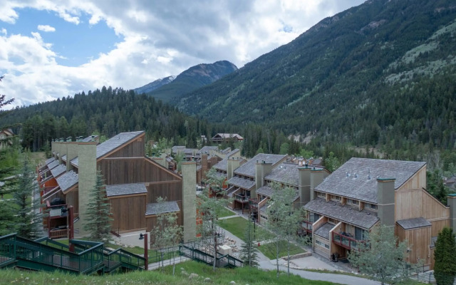 Panorama Vacation Retreat at Horsethief Lodge