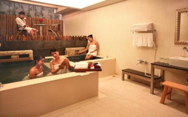 Naluwan Spring Resort Hotel