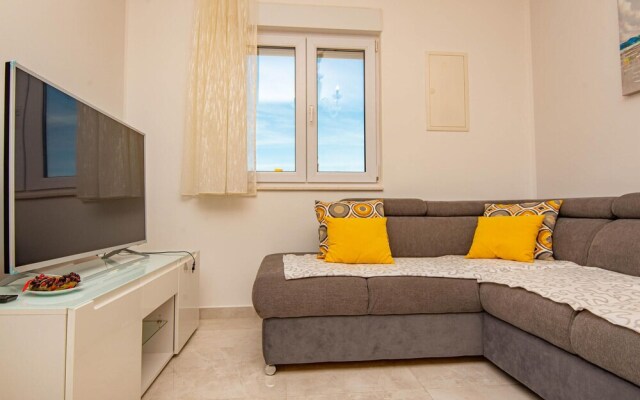 Stunning Apartment in Primosten With Wifi and 3 Bedrooms