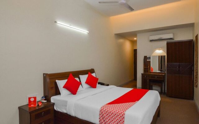 OYO 18912 Popular Hotel