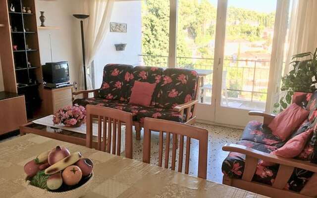 Apartment - 2 Bedrooms with Sea views - 107793