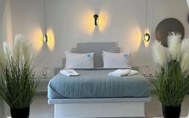 Santorini Miracles Suites, Adults Only