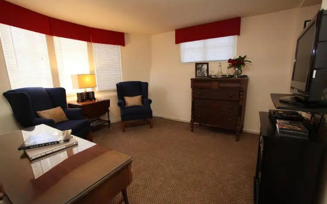 Happy Landing Inn Bed & Breakfast