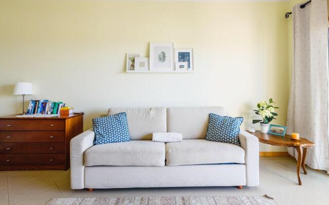 Ocean View Apartment with Terrace in Albufeira