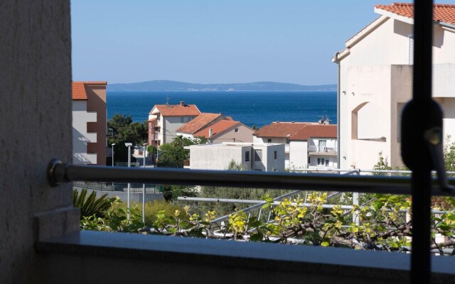 Amazing Apartment in Podstrana With Wifi and 1 Bedrooms