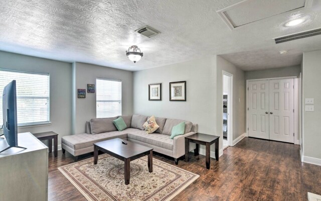 Spacious & Central Katy Retreat: 27 Mi to Houston!