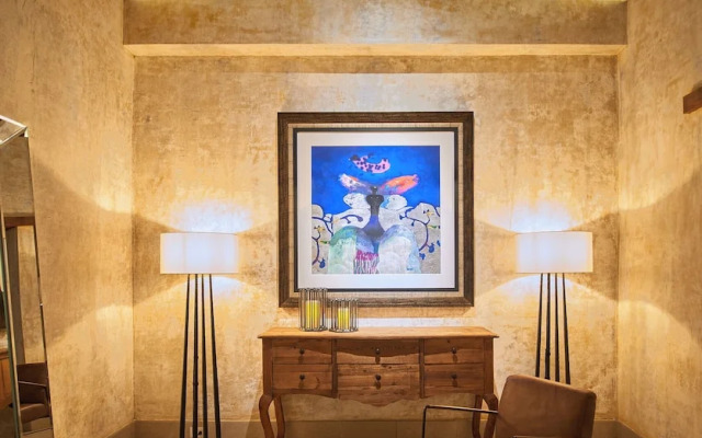 Singular Signature Residences