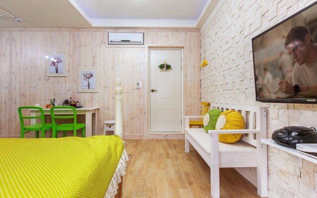 Glam House