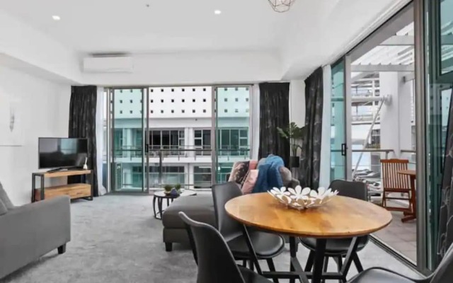 Modern, One Bedroom Princes Wharf Apartment W/ Ac