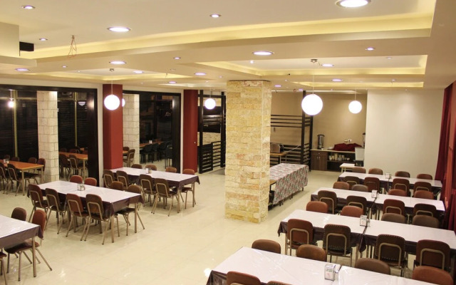 Alexander Hotel