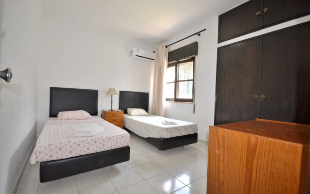 Traditional Private Pool, Walking Distance to Centre, Golf Facing