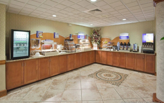 Clarion Pointe New Bern