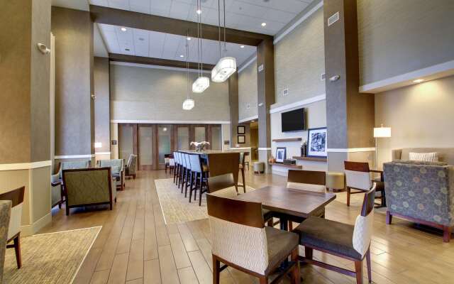 Hampton Inn & Suites Milwaukee West