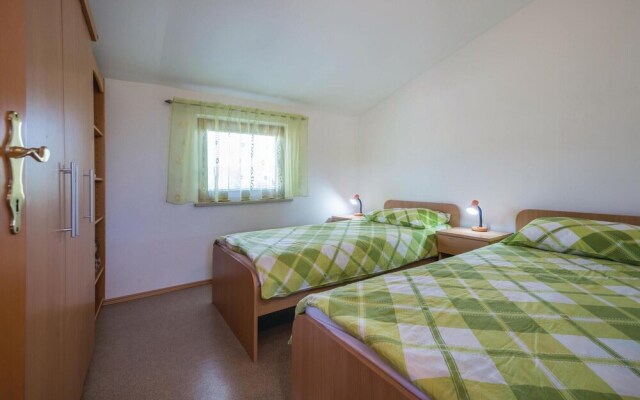 Beautiful Home in Liznjan With Wifi and 3 Bedrooms