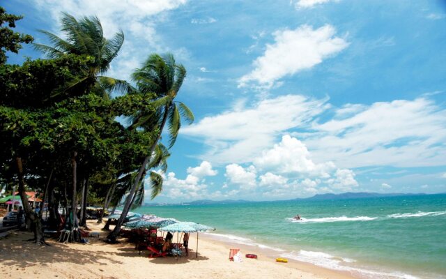 Sea Breeze Jomtien Resort