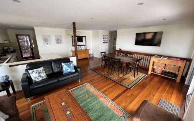 32 Barra Crescent, Coolum Beach. Bond 500, FOXTEL, WIFI, Linen Supplied – Guest Rooms – Coolum Beach