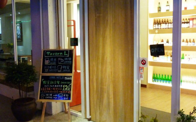 Tavern L Hostel
