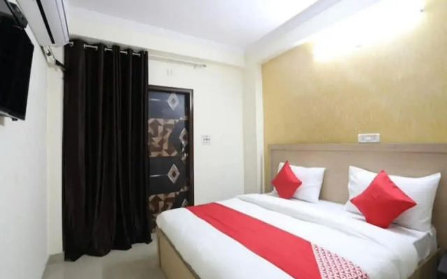 OYO 89044 Raa Inn Room