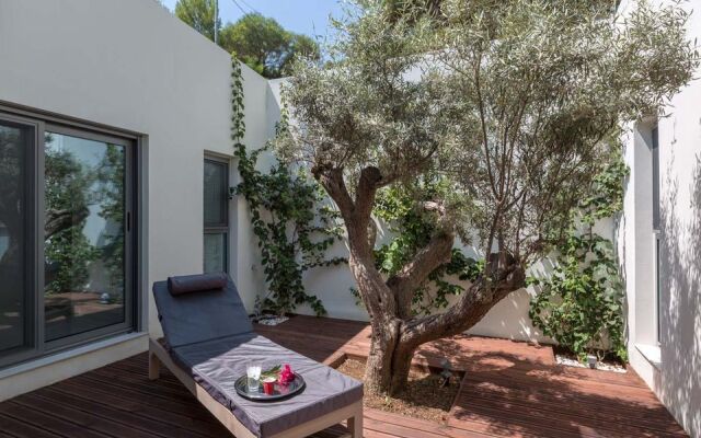 Villa Kastos-Beachfront Villa
