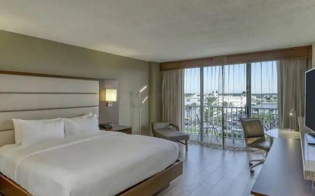 DoubleTree Beach Resort by Hilton Tampa Bay - North Redingto