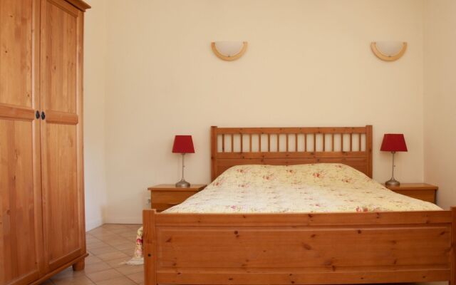 Secluded Holiday Home in Rustrel With Swimming Pool