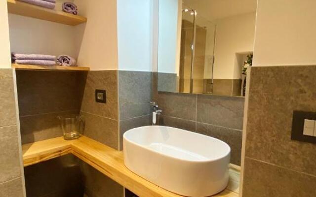 Independent Stone House with Lake View