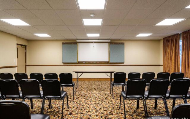 Comfort Inn & Suites Dover near Speedway