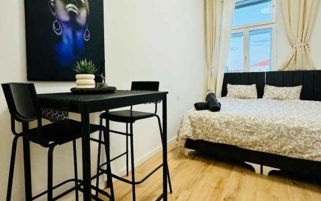 Stylish 4BR Apt Near Westbahnhof