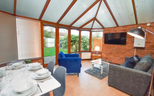 Silicon Court -Milton Keynes -4 bedroom Sleeps 7