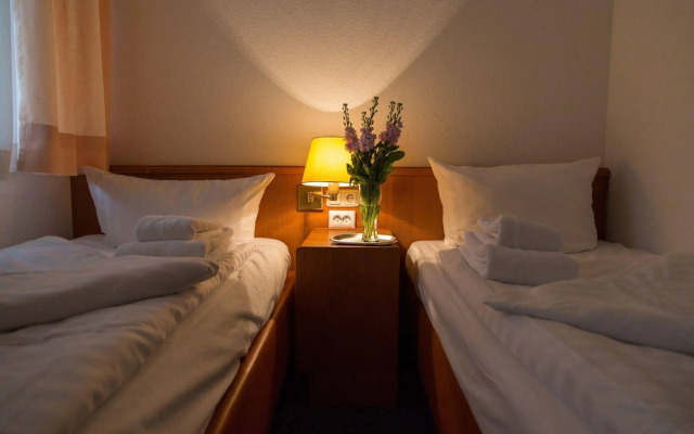 Hotel Mona