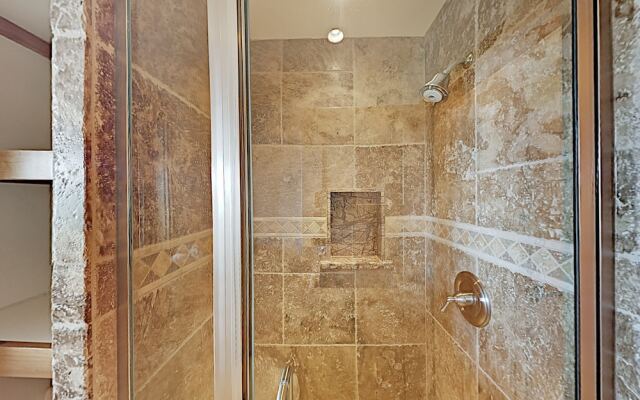 400fairg 3 Bedroom Condo