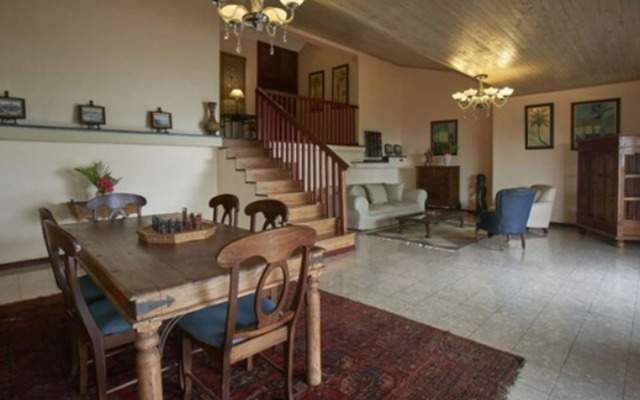 Catembe Gallery Hotel