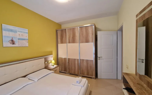 Holiday 2-bedroom Apartment in Vlora