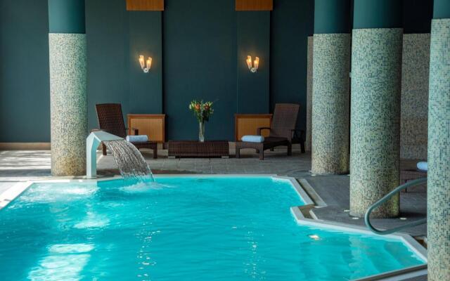 Park Lake Luxury Hotel