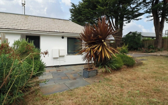 6 Trelawney Court