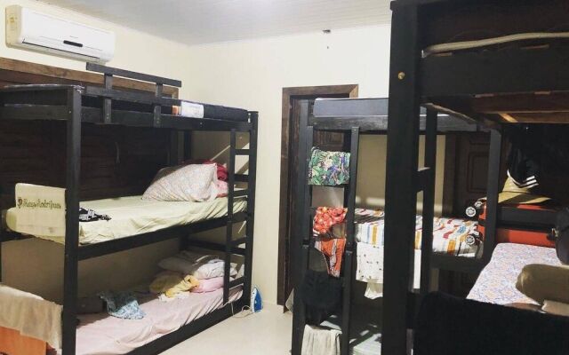 Macaco Surf Hostel