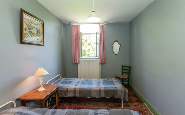 Spacious Holiday Home With Garden