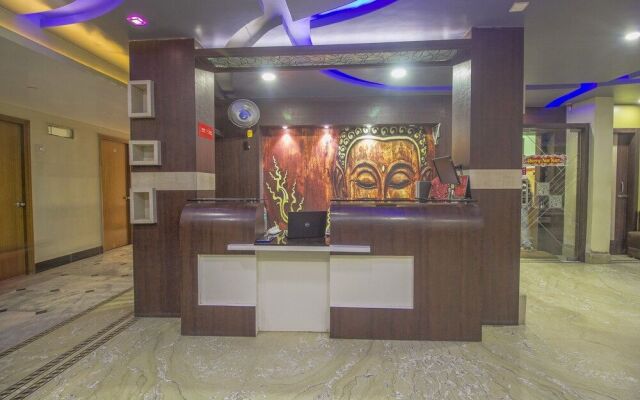 OYO 27610 Hotel Landmark