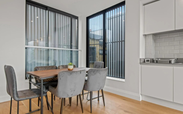 Capacious Three Bed Apartment in Slindon Court