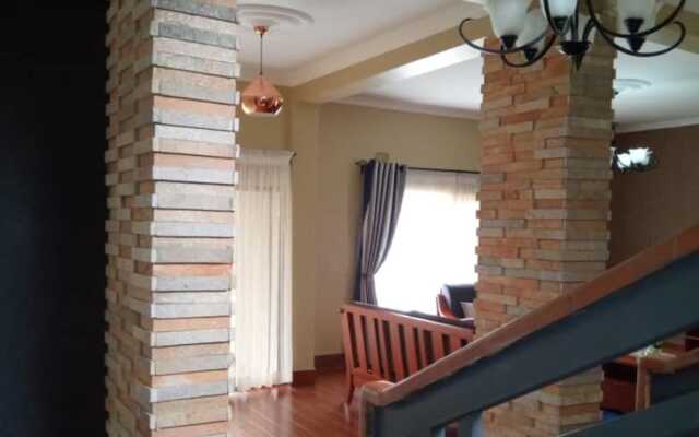 3 Bedrooms Exclusive House in Mass Media