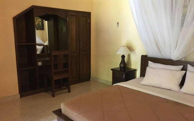 Cafe Wayan Cottages – Guest Rooms – Senggigi