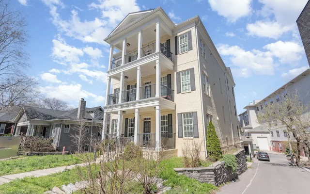 Ivory - Private Porch - Walk to Centennial Park