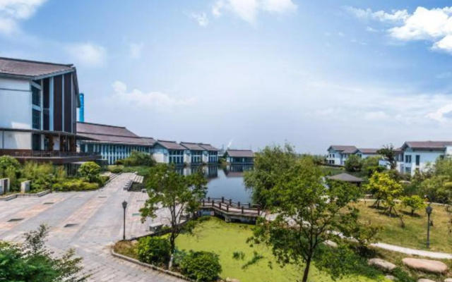Caoejiang Yacht Resort Hotel – Outside – Shaoxing