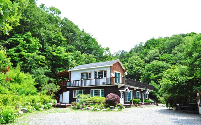 Yeosu Blue Sky Galaxy Pension