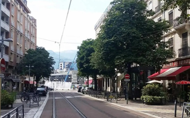 joli 2 pieces en centre ville , gare à 50 mètres
