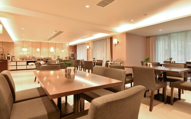 Home Inns Plus Shanghai Xujiahui Branch