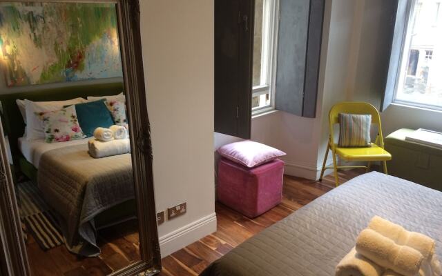 JOIVY Location, Location! North Bank Street Luxury Apt